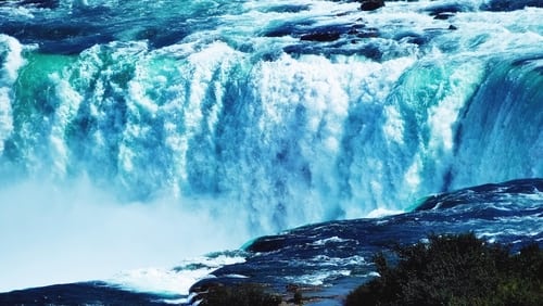 Chasing Niagara (2015)
